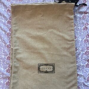 8 Gucci beige dust bags